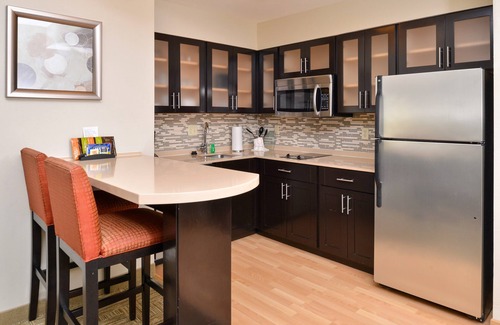 Hollywood Park Apartment | Free Breakfast + Outdoor Pool + Hot Tub