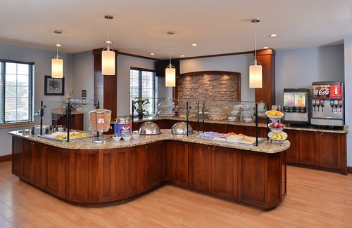 Hollywood Park Apartment | Free Breakfast + Outdoor Pool + Hot Tub