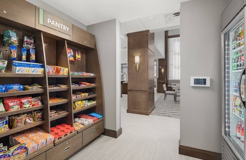 Florence Condo | Free Breakfast + Outdoor Pool | Explore the Nascar Hall of Fame