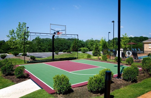 Concordville Condo | Free Breakfast. Seasonal Outdoor Pool. Gym. Great for Business Travelers!