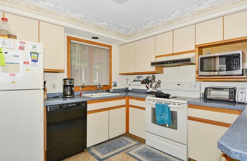 Sandpiper Pines House | FREE DAILY ACTIVITIES! Located on a canal in South Bethany includes 3 bedrooms, 2 baths,