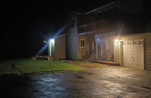Poughkeepsie House | FREE EV charger and NEMA plug! Breathtaking scenery.