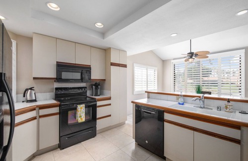 Palm Desert House | Free Golf Cart! Palm Valley Country Club FREE SUV Rental!