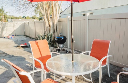 Palm Harbor House | FREE Heated Pool 3mi to beach W/D Game Room King bed Bikes Lake View