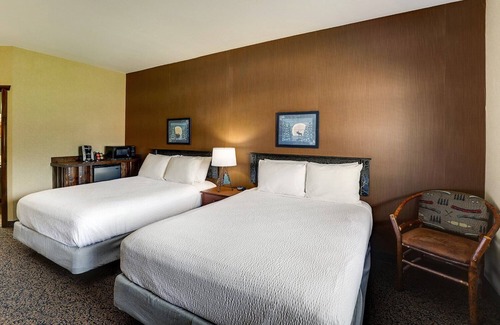Columbia House | Free Hot Breakfast! Deluxe 2 Double Beds in Stoney Creek Columbia