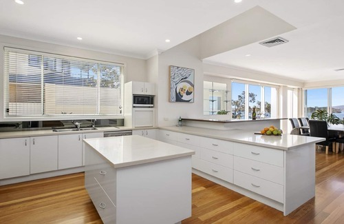 Point Clare House | *Free Night Stay* Waterfront/pool/fireplace