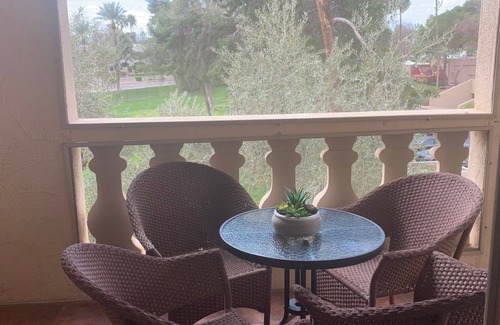 South Scottsdale Condo | FREE Par 3 GOLF COURSE, LUXURY 74" CRYSTAL FIREPLACE, 65” TV