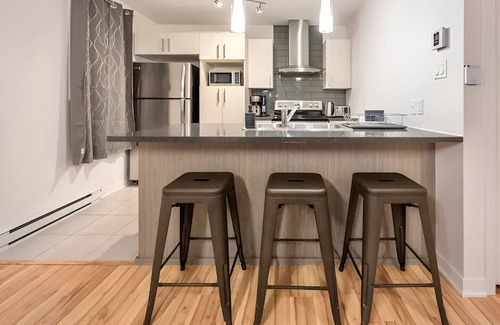 Laval-des-Rapides Apartment | Free Parking Condo 3BR 4beds AC WiFi