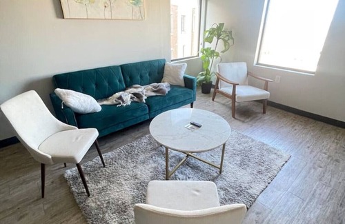 Downtown Des Moines Apartment | Free parking, fantastic location (1101)