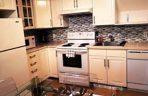 Ahuntsic Apartment | Free Parking - Great 1BR near Henri Bourassa Metro