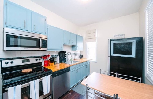 Manchester Apartment | Free Parking - High Speed Internet - Yard