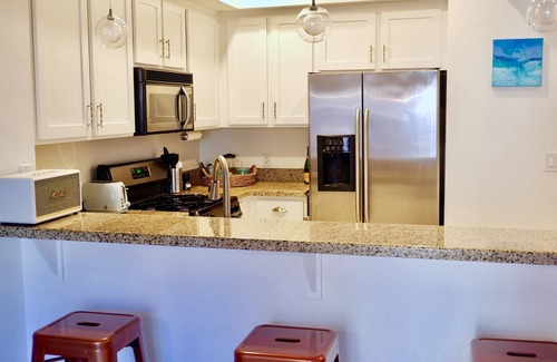 Pacific Terrace Condo | Free Parking & Housekeeping! Beachy Gaslamp Condo