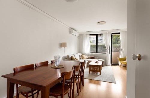 Kew Apartment | Free parking - spacious apartment near 48 tram