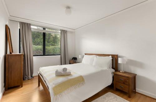Kew Apartment | Free parking - spacious apartment near 48 tram