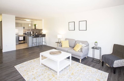 Downtown Winnipeg Apartment | Free Parking & Wi-Fi! One Bedroom Suite
