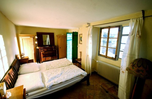 Gonte House | Free-standing and stylish rustic furnished 4-room house with romantic garden