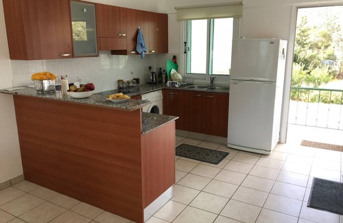 Limassol Apartment | Free WIFI Luxury 2 bedroom apartment opposite St Raphael Marina 2 mins to beach