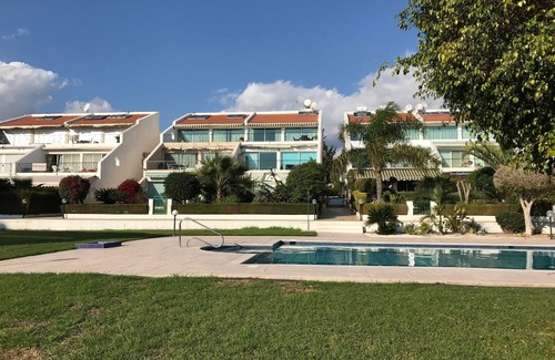 Limassol Apartment | Free WIFI Luxury 2 bedroom apartment opposite St Raphael Marina 2 mins to beach