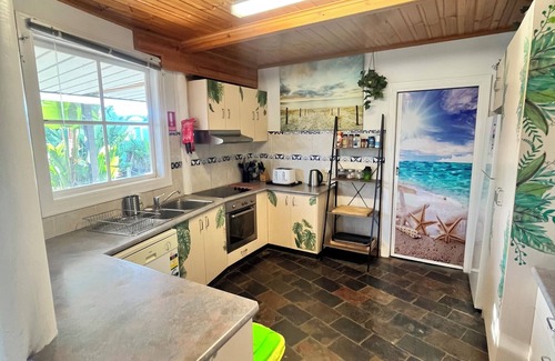 Surf Beach House | Free WiFii, Five Queen bedrooms, 700m to Surf, MiniGolf, 12 min. to penguins