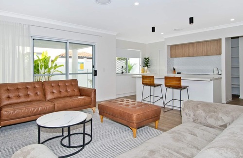 Coolangatta Apartment | Freedom Beach Homes Unit 199B Brand New in Rainbow Bay with private plunge pool and Wi-Fi Inc.