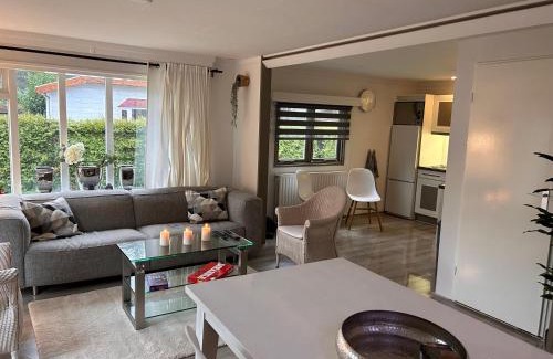 Beekbergen-Zuid House | Freestanding Holiday Home BEEKBERGEN - WASMACHINE ALL COUNTRY TV CHANNELS