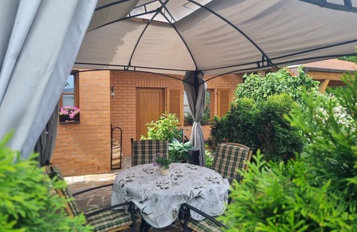 Sommerach Apartment | Freistehendes und gemauertes Gartenhäuschen für 1-2 Personen