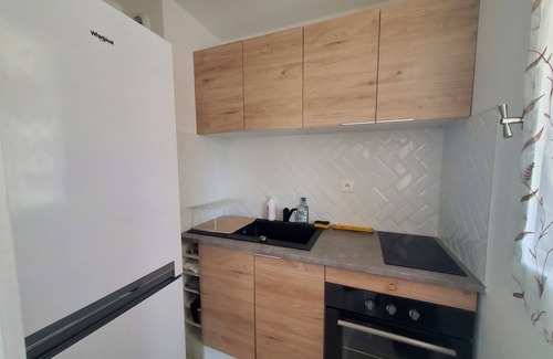 Frejus Plage Apartment | FREJUS Plage La Miougrano Air-conditioned studio of 29 m2 for 2 adults and 2 children, swimming pool, high speed WIFI and parking