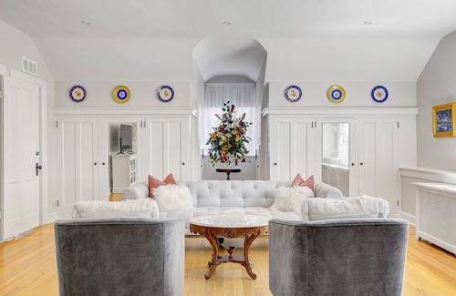 Capitol Hill House | French Consulate Mansion/5BR Sleeps 12/Downtown