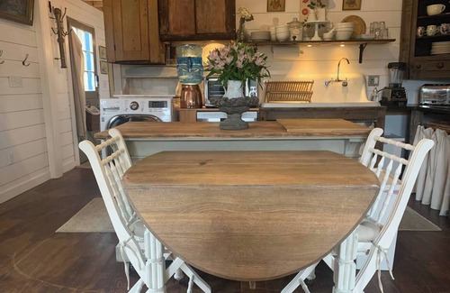 Coxsackie Cottage | French country cottage, fireplace & hottub