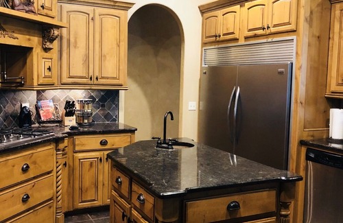 Yukon House | French Country Estate and Family Resort - Pool and Spa in OKC limits