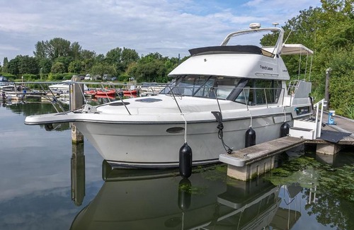 Staines Boat Rental | French Leave motor cruiser