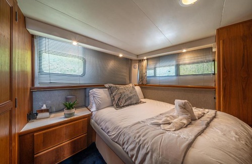 Staines Boat Rental | French Leave motor cruiser