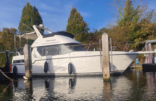 Staines Boat Rental | French Leave motor cruiser
