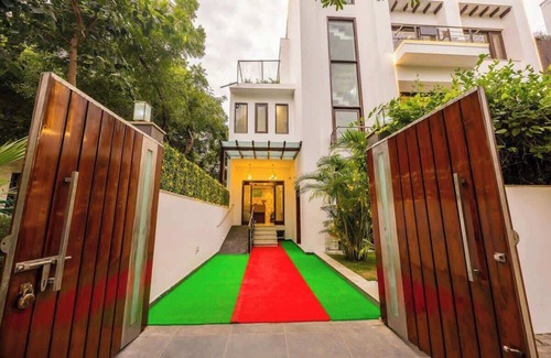 Sector 40 Apartment | Fresh Air, Green Flair 1 BHK w/Balcony