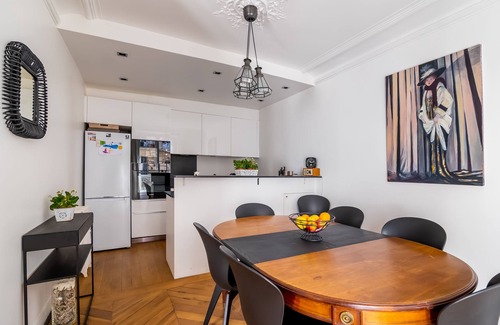 L'Europe Apartment | Fresh as a Daisy, by Veeve