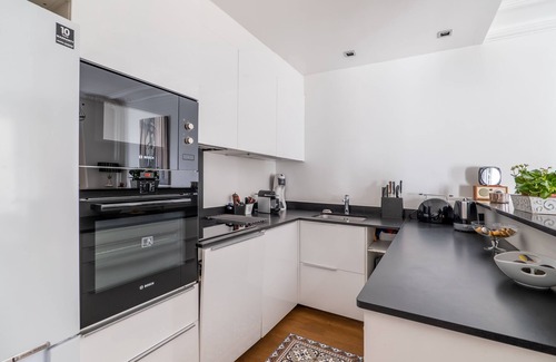 L'Europe Apartment | Fresh as a Daisy, by Veeve