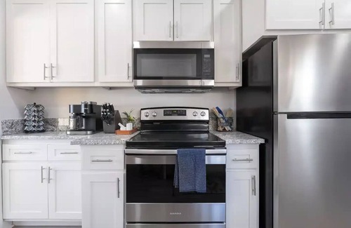 Rincon Heights House | Fresh bungalow just steps from University of Arizona! Sleeps six! Bring the fam!