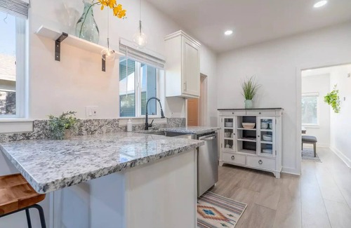 Rincon Heights House | Fresh bungalow just steps from University of Arizona! Sleeps six! Bring the fam!