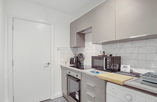 Gloucester Condo | Fresh Stylish Space in the Heart of Gloucester
