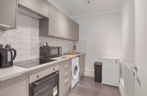 Gloucester Condo | Fresh Stylish Space in the Heart of Gloucester