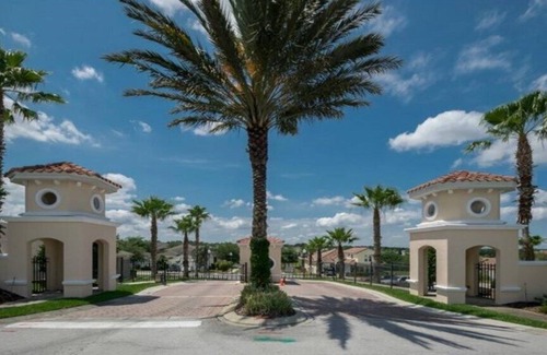 Haines City House | Freshly furnished home in gated community with private west facing pool!