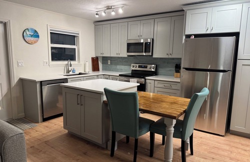 Treasure Island Condo | Freshly renovated Treasure Island Condo in 2025! Close to everything!