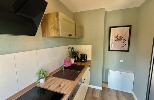 Heppens Apartment | Freshly renovated, stylish vacation apartment by the park!
