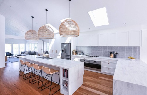 Freshwater House | Freshwater Villa - Quick Walk to the Beach