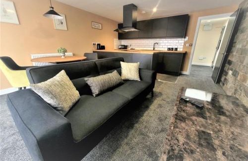 Gloucester Apartment | Friary House Serviced Apartments by Roomsbooked - 24Hr Reception