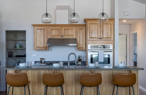 Davenport House | Friday Bay Retreat With Beautiful Lake Views