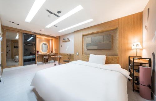 Dongseon-dong Hotel | Friendly DH Naissance Hotel by Mindrum Group