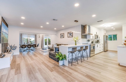 Croissant Park Villa | Friendly Fox- heated pool and spa-Downtown & Beach