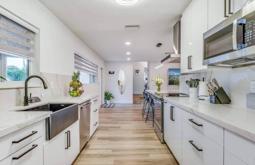 Croissant Park Villa | Friendly Fox- heated pool and spa-Downtown & Beach