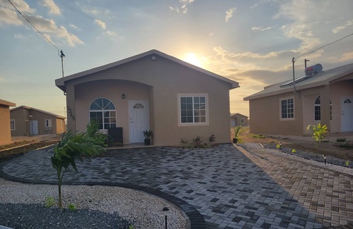 Portmore House | Friendly gated community comfort home